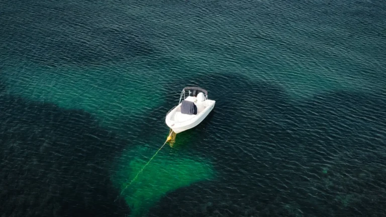 How to Anchor a Boat