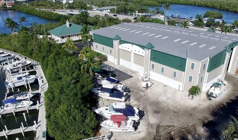 Barefoot Boat Club
