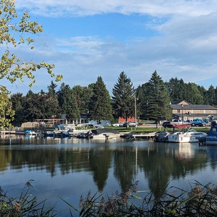 Arrowhead Golf Course & Marina