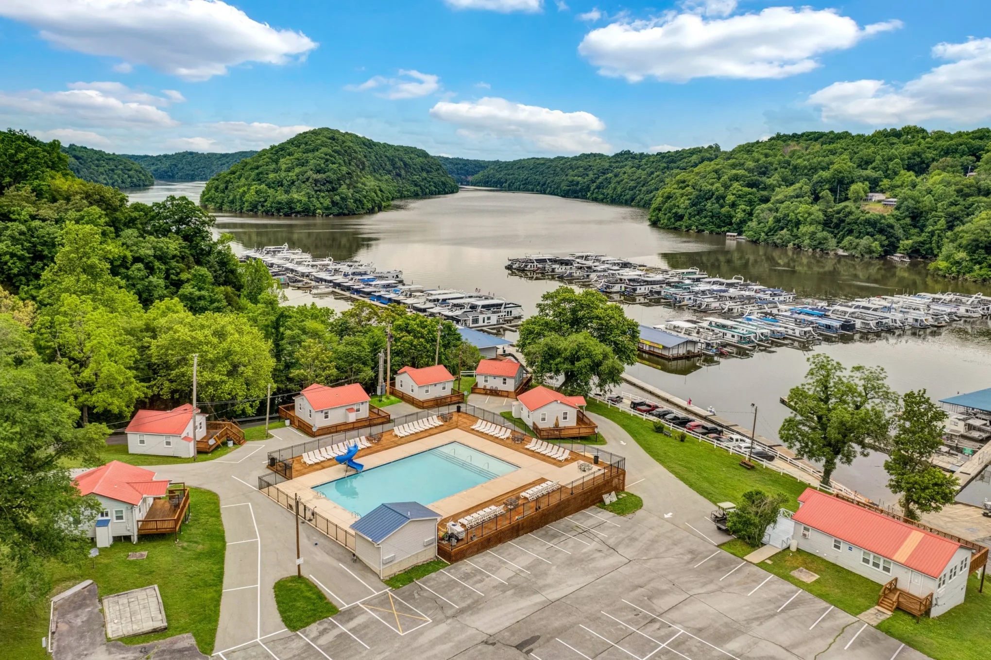 Fishlipz Grill at Pates Ford Resort & Marina LLC