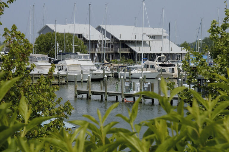 Knapp’s Narrows Marina & Inn