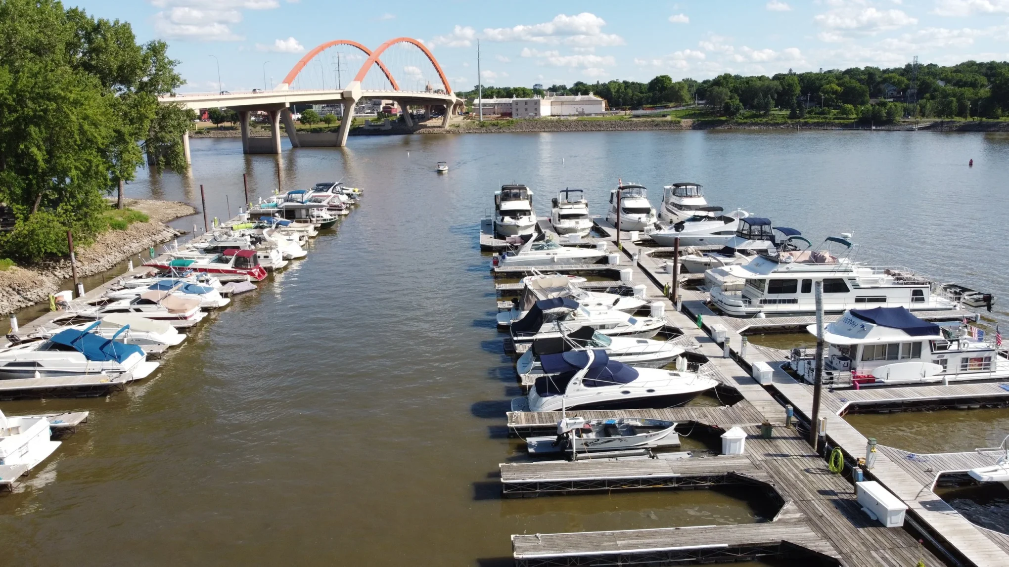 Hub’s Yacht Club and Marina