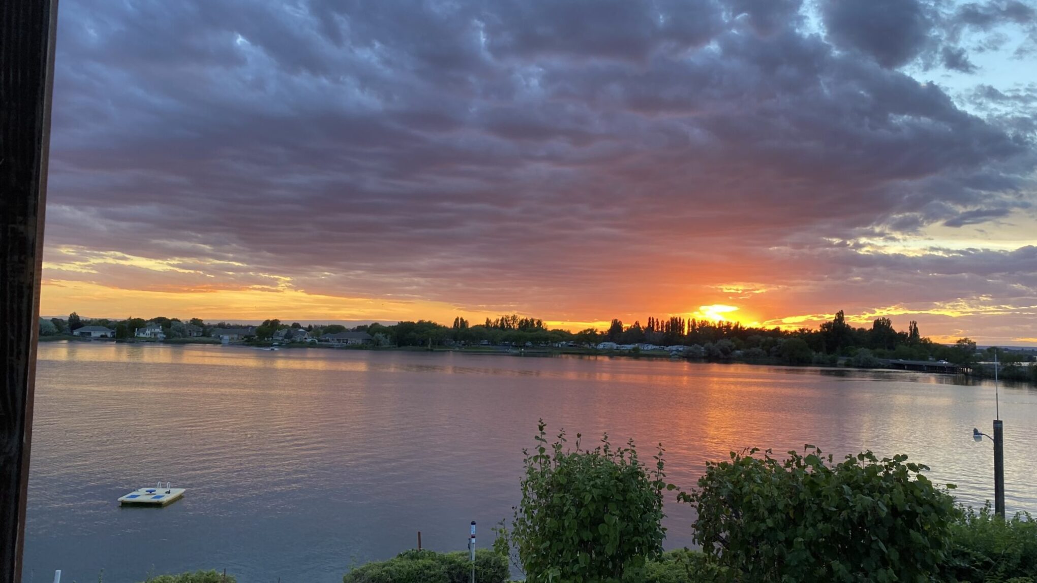 Lakeshore Inn Water-Front Moses Lake