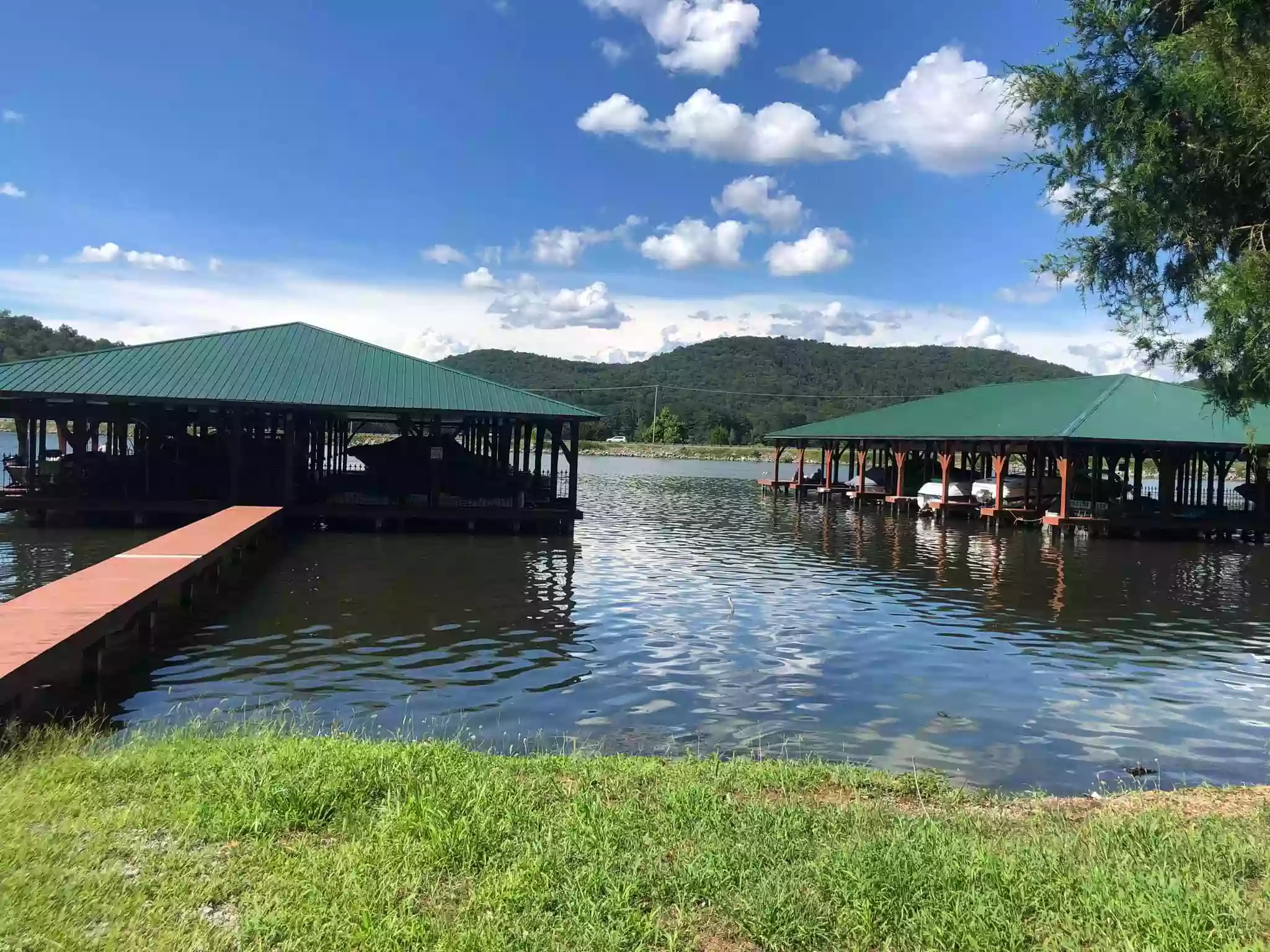 Guntersville Marina Pavilion at Snug Harbor Restaurant and Boat Club