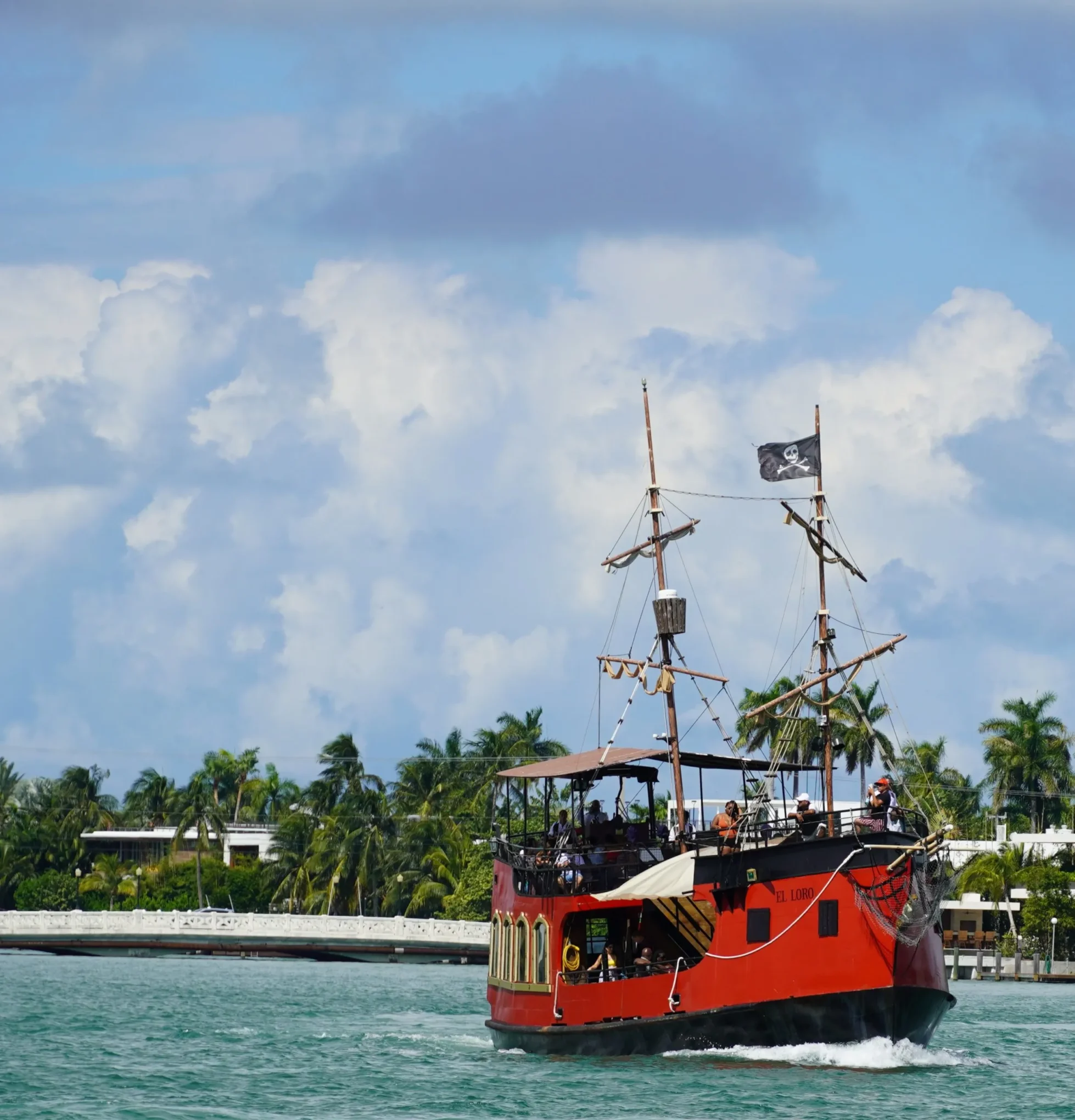 El Loro Pirate Ship