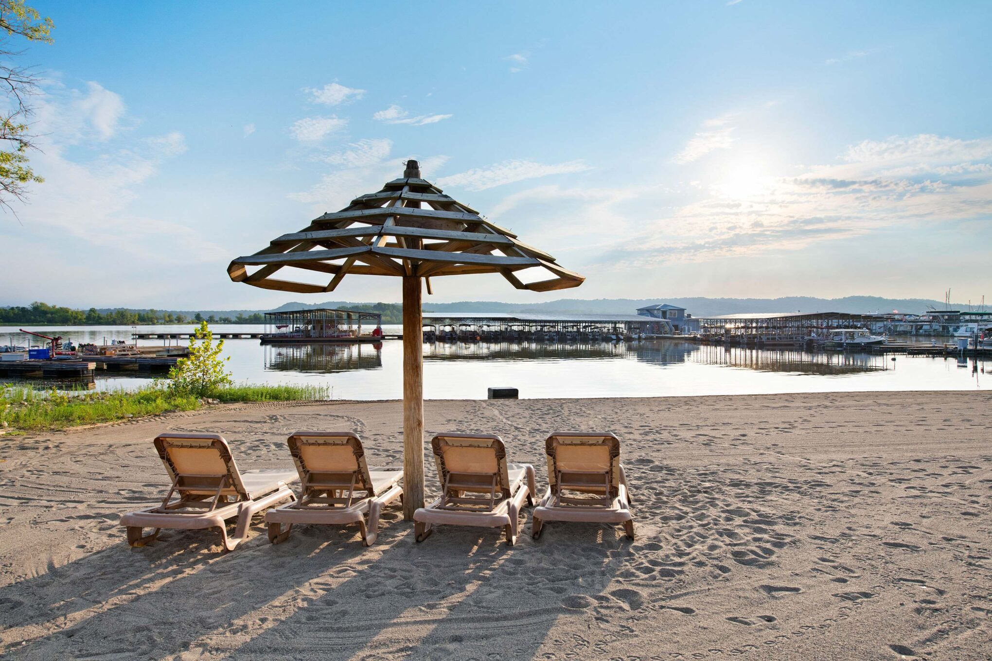 Fourwinds Lakeside Inn & Marina