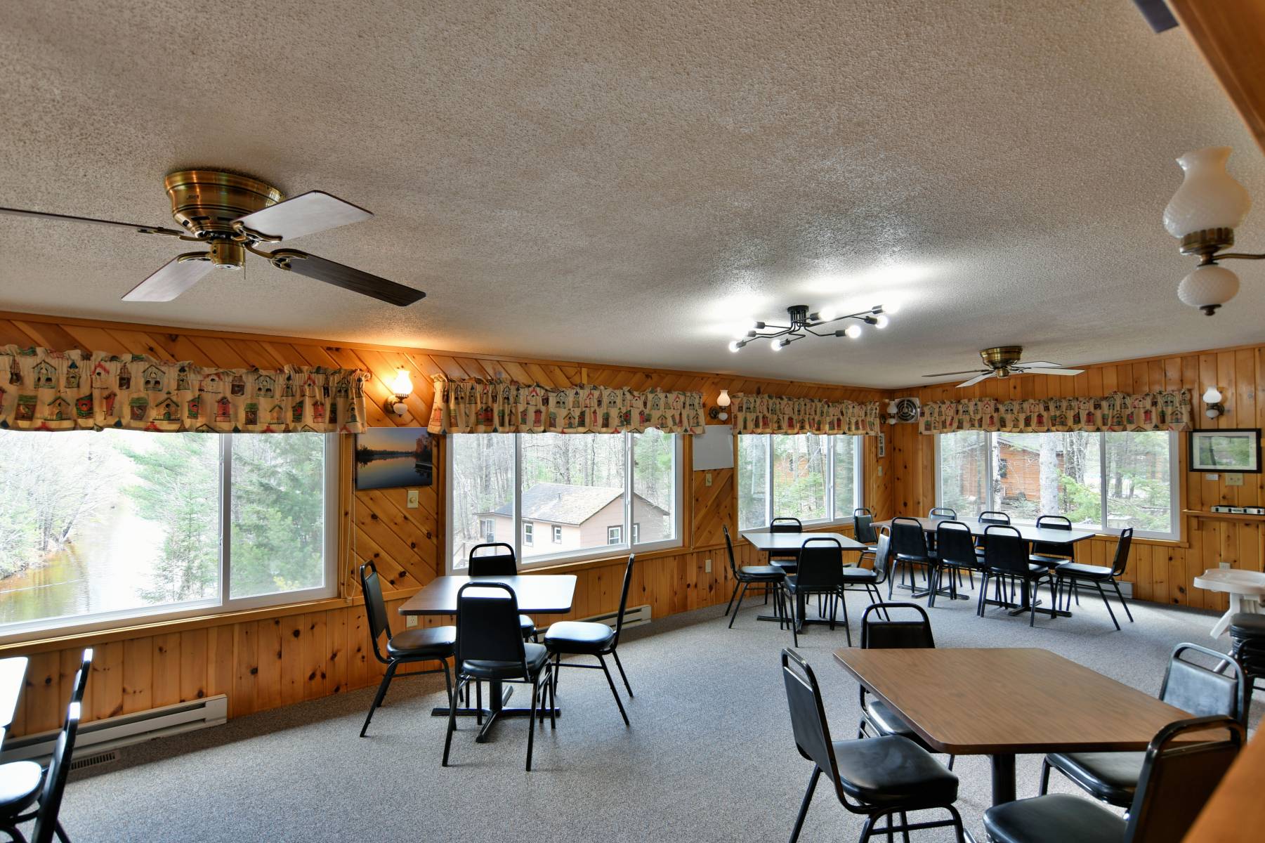 R & R Bayview Resort & Restaurant