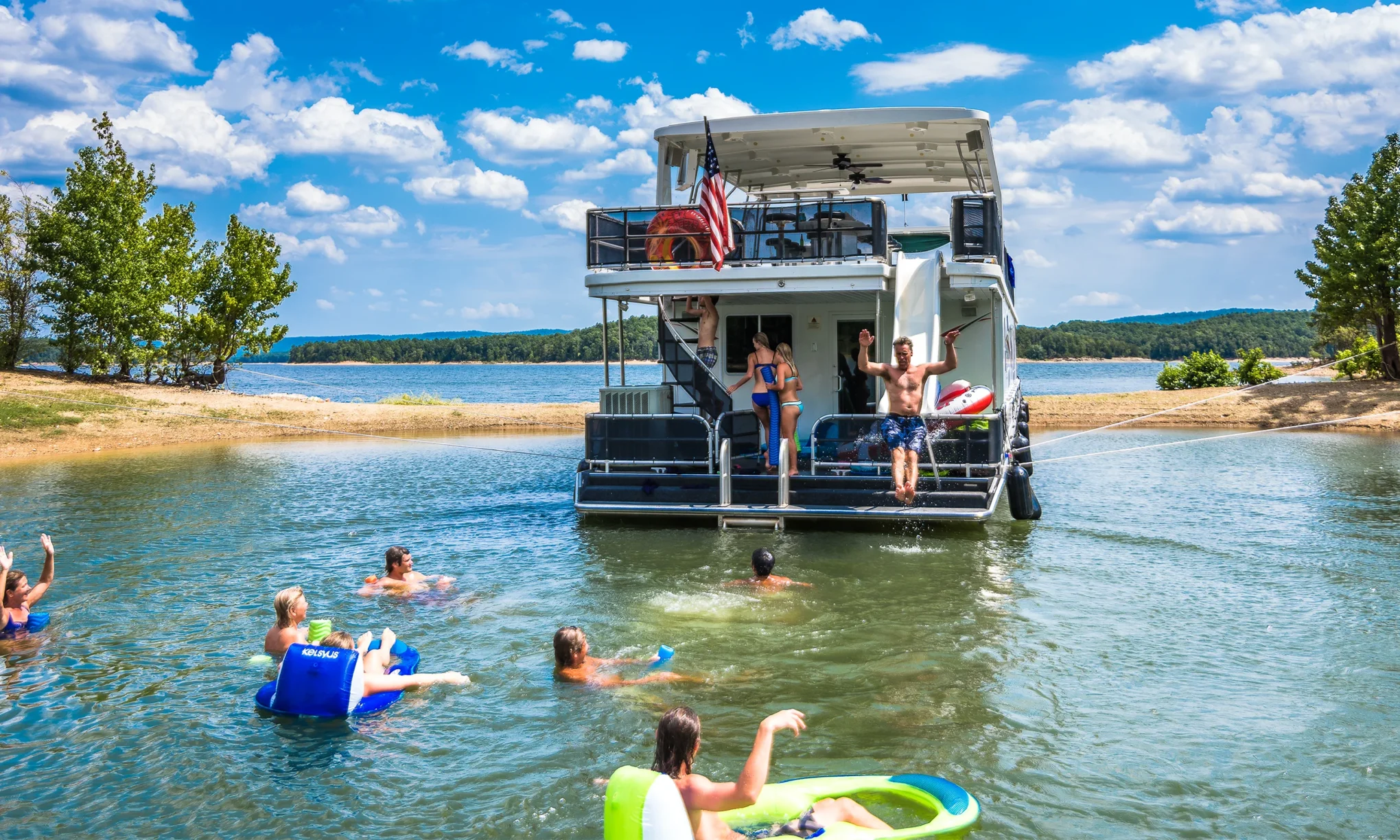 Wake Zone Luxury Houseboat Rentals