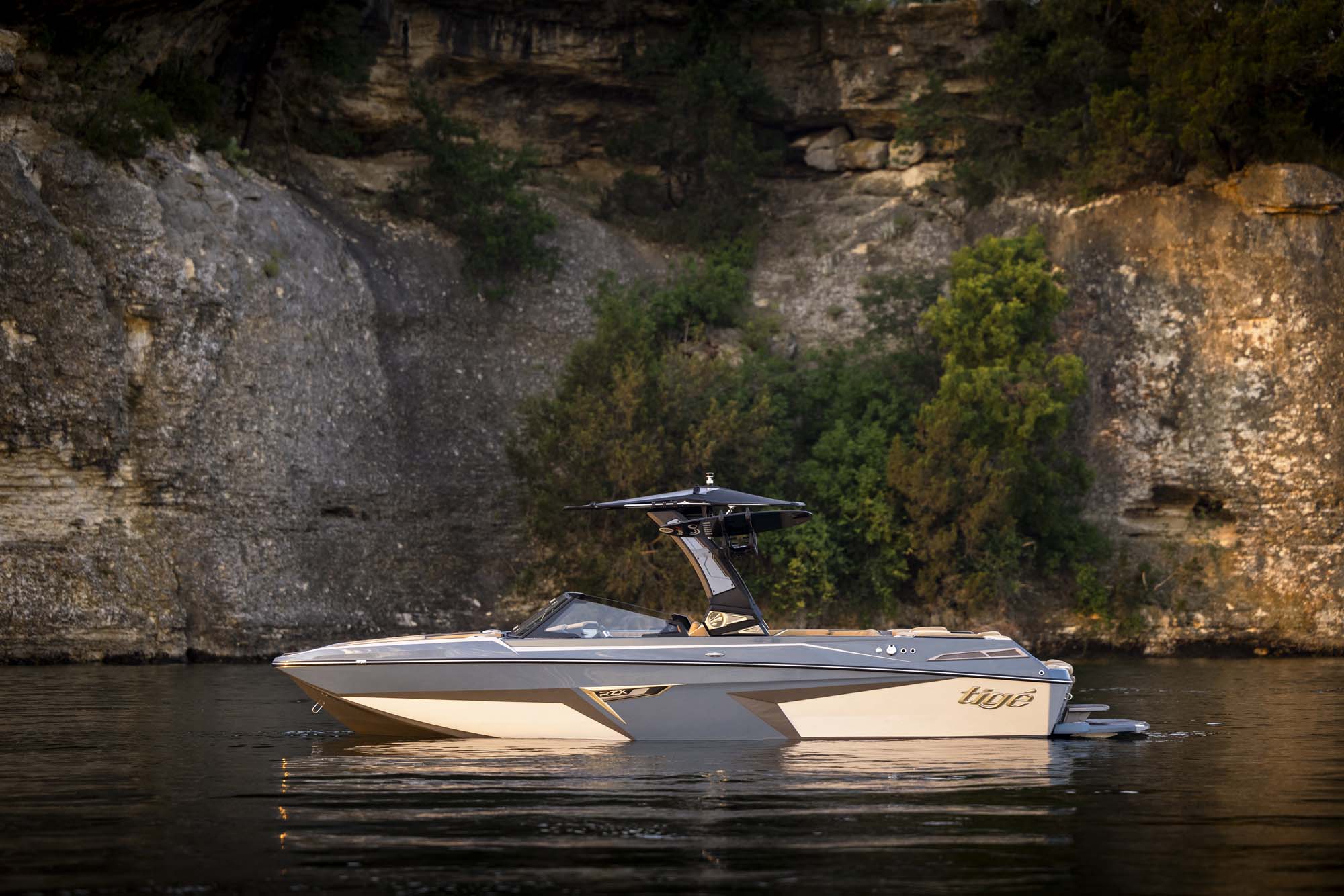 Big Thunder Speed & Luxury Showroom