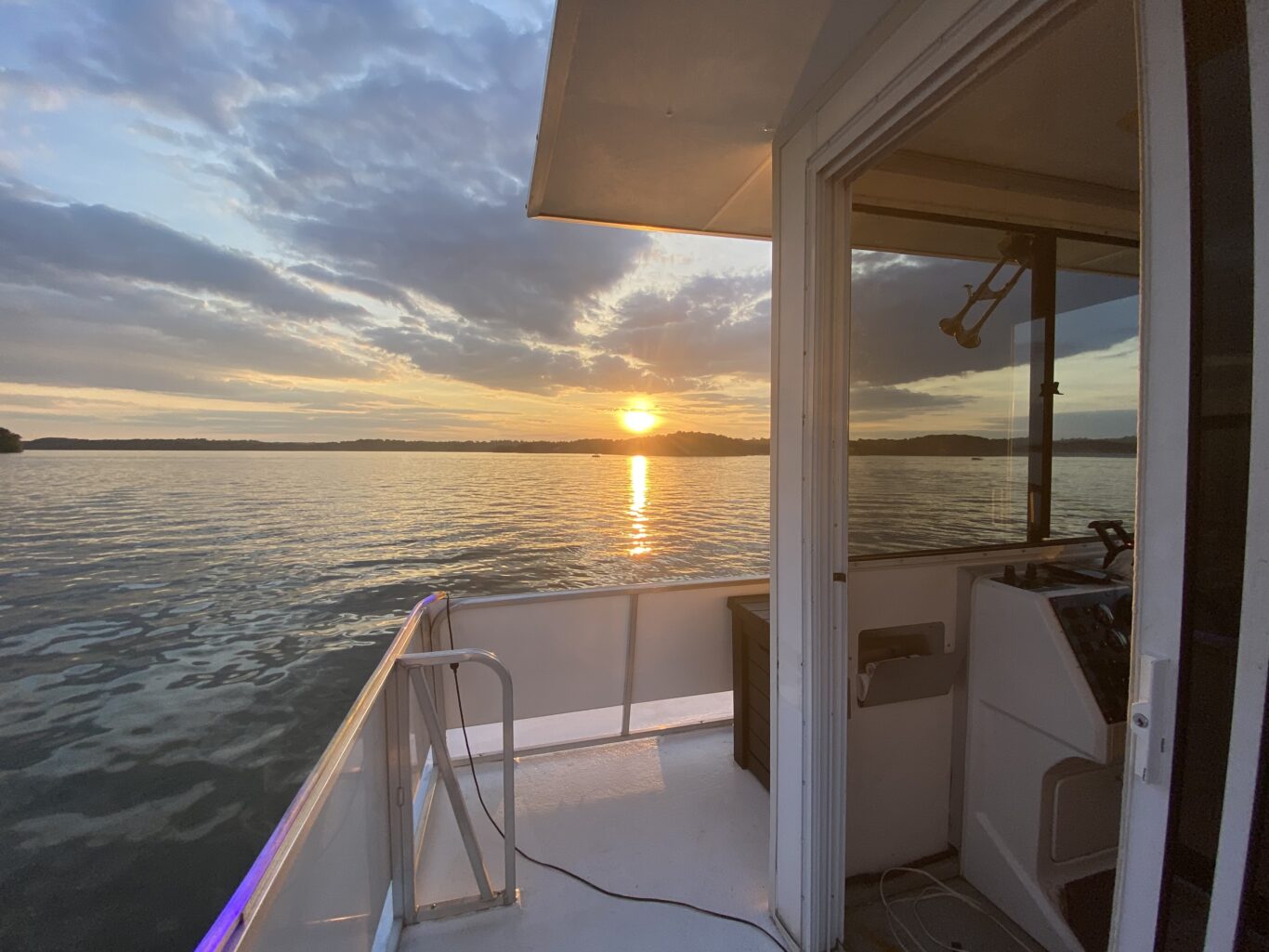 Lake Lanier Luxury Houseboat And Yacht Rentals