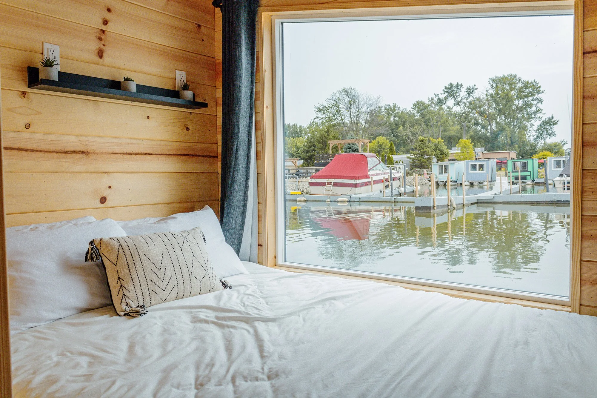 SōLSTAY Lodging & Marina