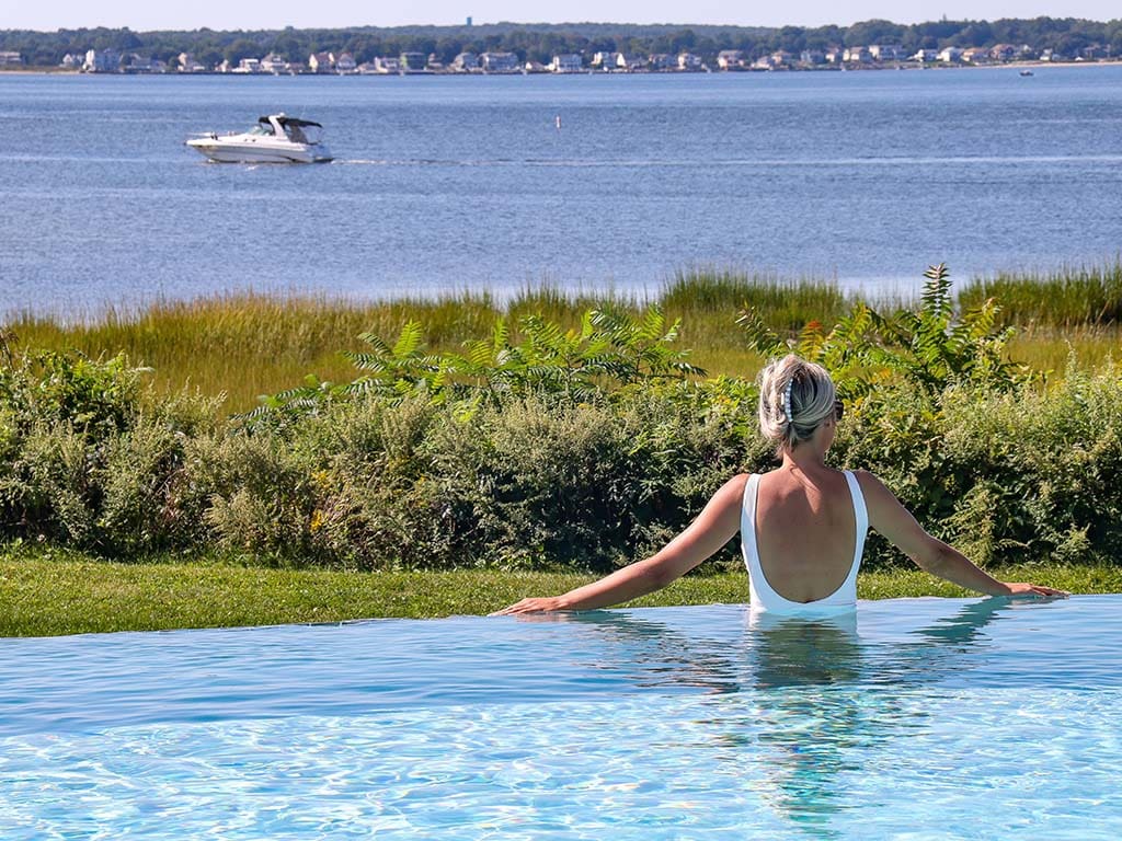 Harbor Lights Marina & Pool Club