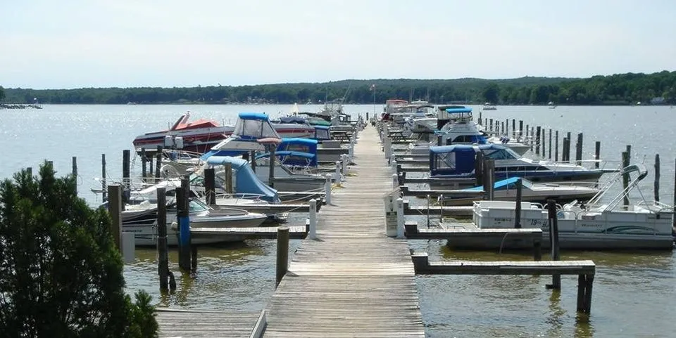 DOLPHIN MARINA AT COVE, LLC