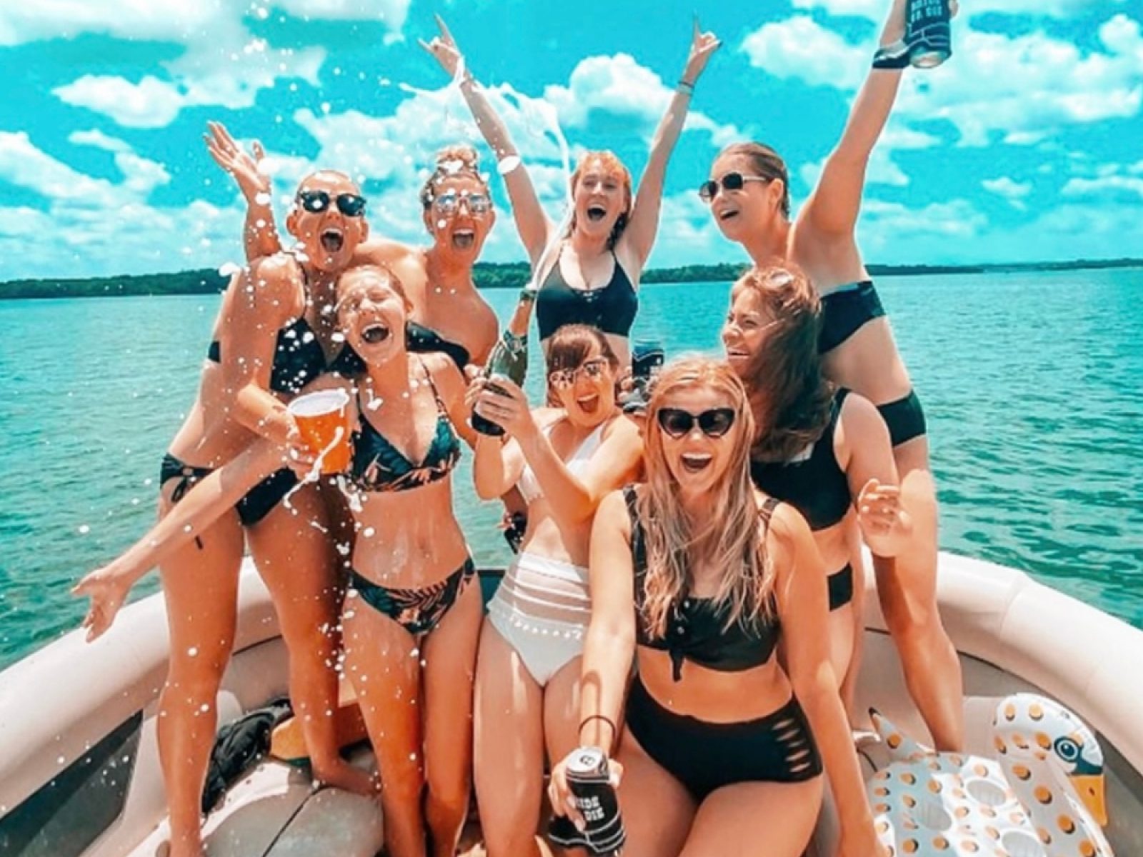 Minocqua Pontoon Cruises & Rentals