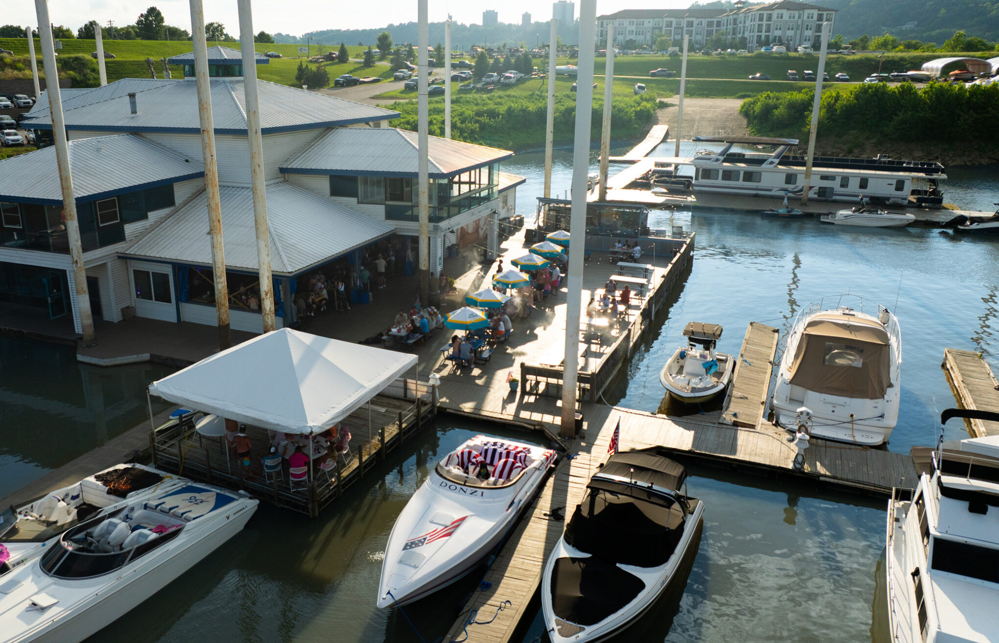 Manhattan Harbour Yacht Club