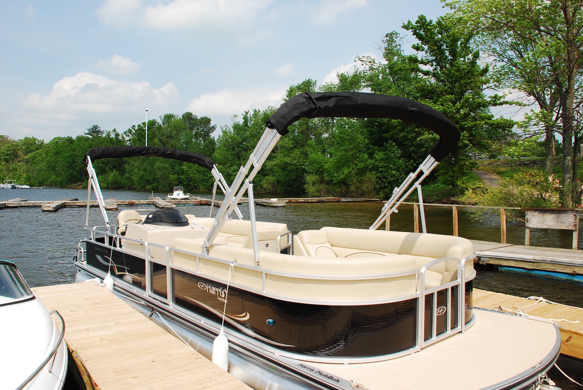 Wallenpaupack Scenic Boat Tour & Boat Rentals