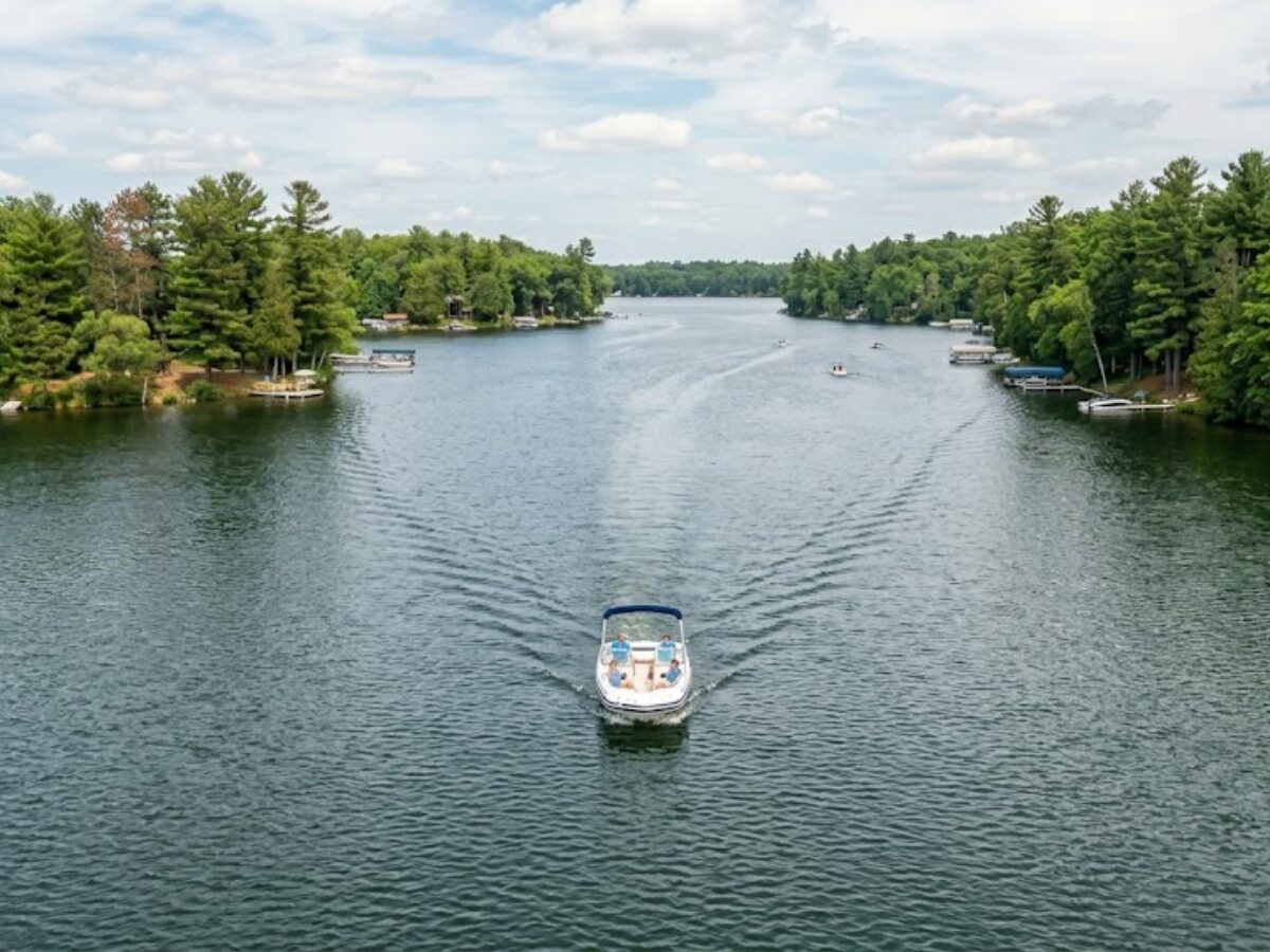 Largest Lakes in Wisconsin: Size, Locations & Top Highlights