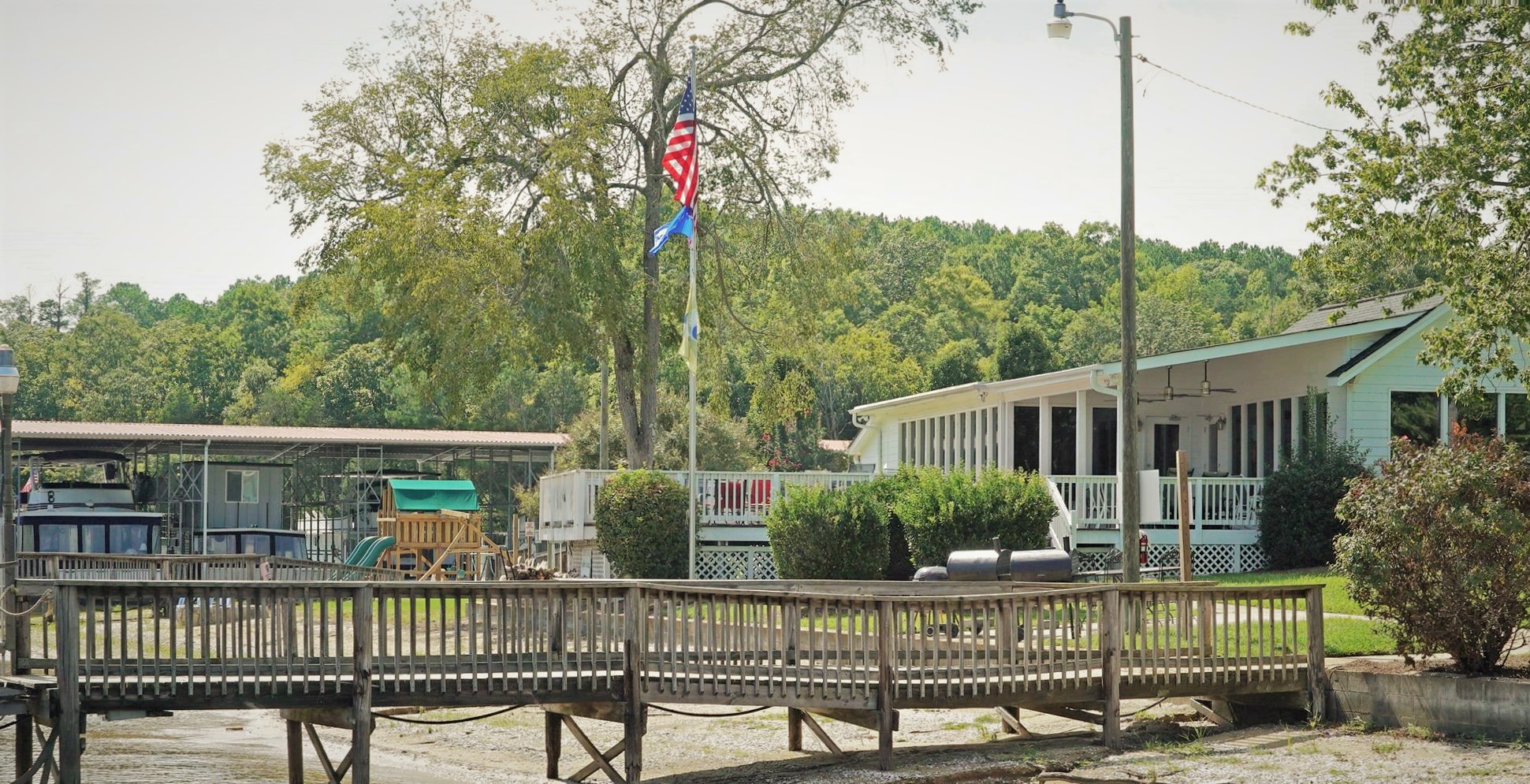 Commodore Yacht Club