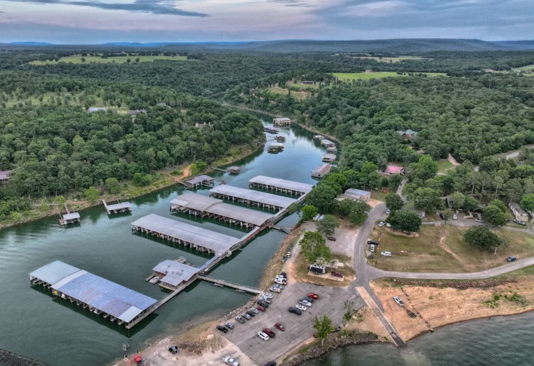 Sixshooter Marina & Cabins