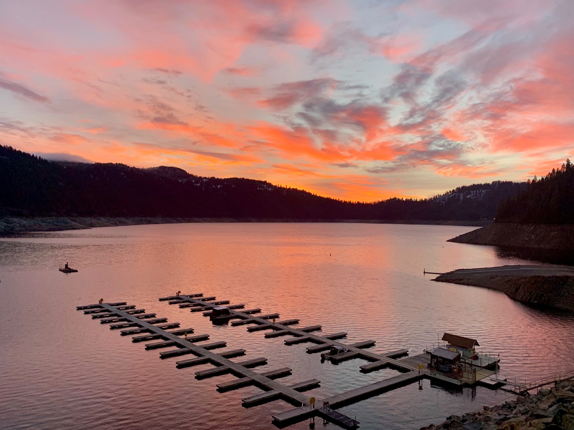 Big Eddy Lodge and Marina